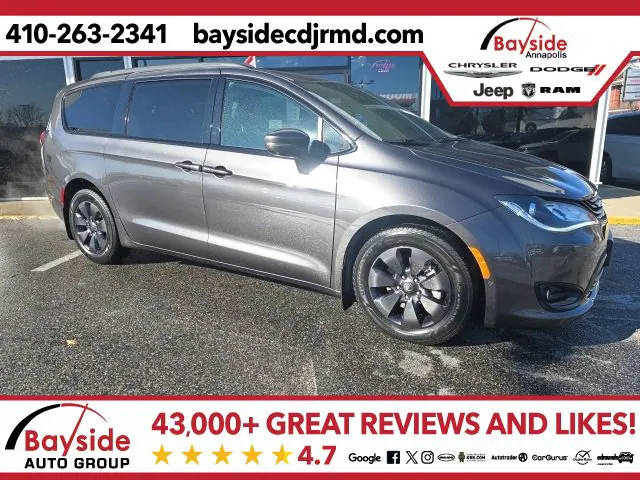 2019 Chrysler Pacifica Minivan Hybrid Limited FWD photo