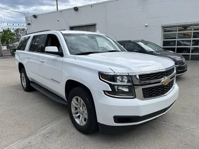 2019 Chevrolet Suburban LT 4WD photo