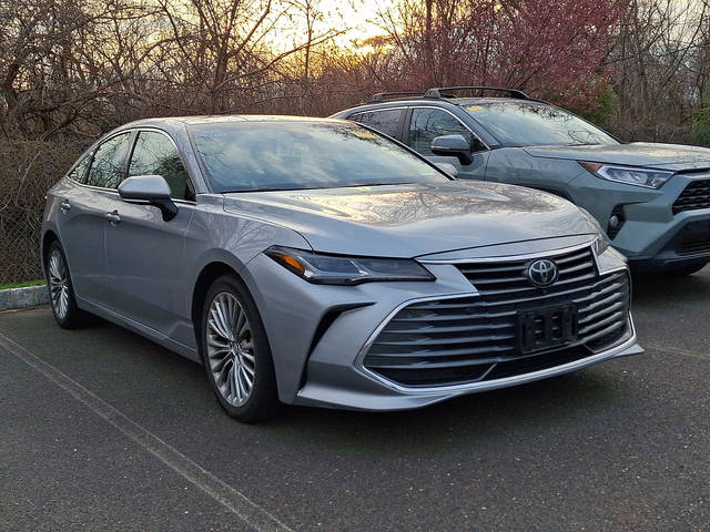 2019 Toyota Avalon Limited FWD photo