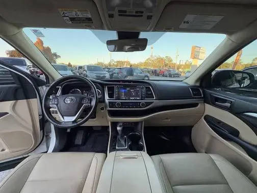 2019 Toyota Highlander XLE FWD photo