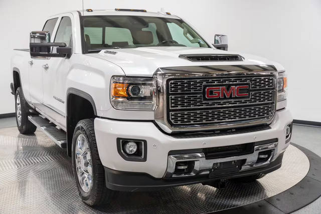 2019 GMC Sierra 2500HD Denali 4WD photo