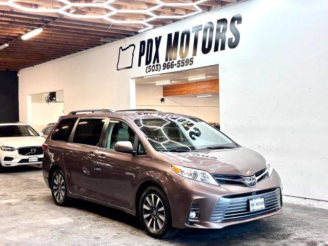 2019 Toyota Sienna XLE AWD photo