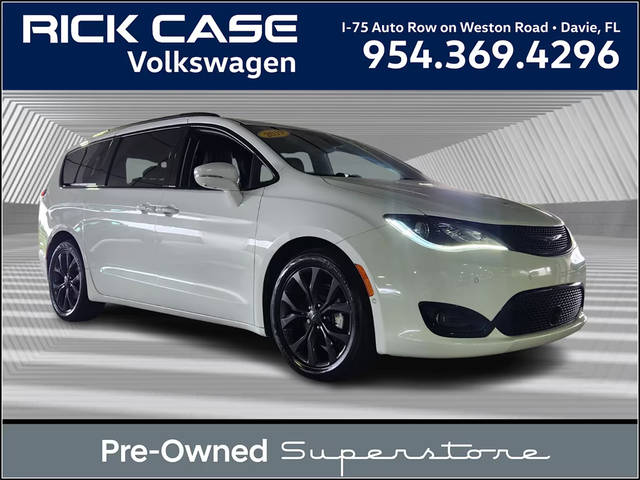 2019 Chrysler Pacifica Minivan Limited FWD photo