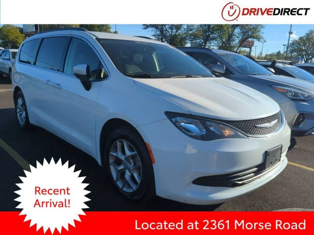 2018 Chrysler Pacifica Minivan Touring FWD photo