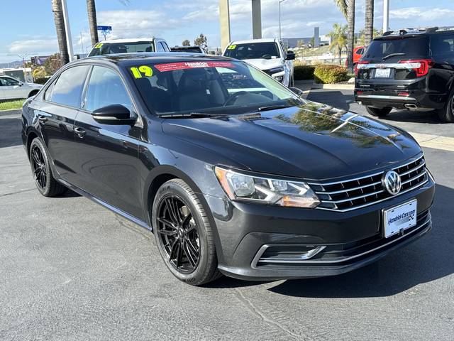 2019 Volkswagen Passat 2.0T Wolfsburg Edition FWD photo