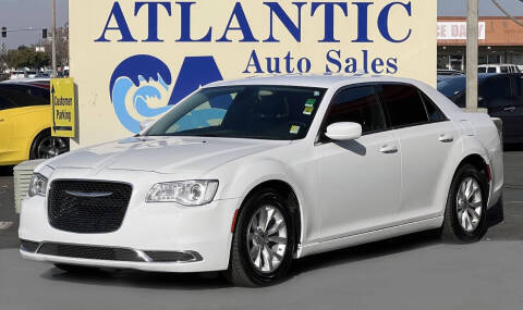 2016 Chrysler 300 Limited RWD photo