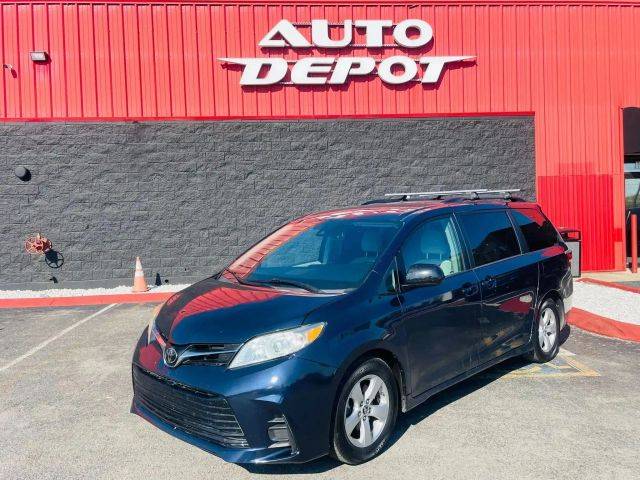 2019 Toyota Sienna LE FWD photo