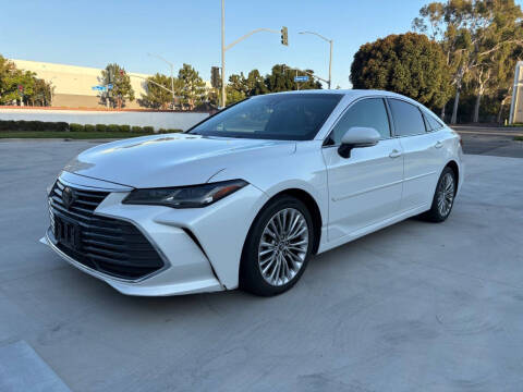 2019 Toyota Avalon Limited FWD photo
