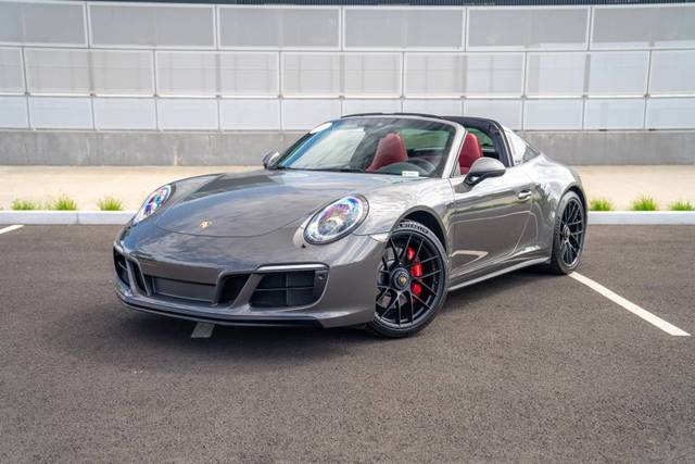 2017 Porsche 911 4 GTS AWD photo