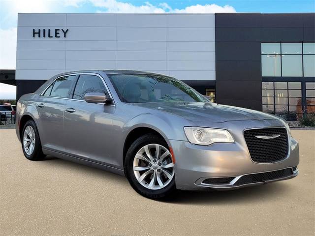 2016 Chrysler 300 Limited RWD photo
