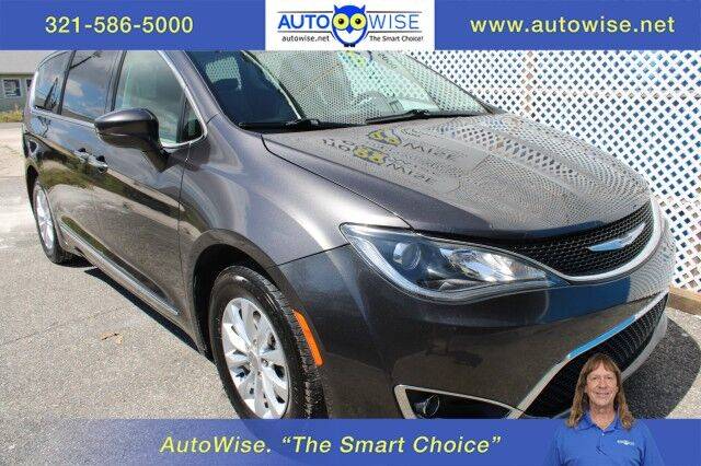 2019 Chrysler Pacifica Minivan Touring L FWD photo