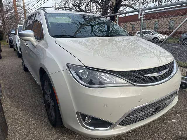 2019 Chrysler Pacifica Minivan Limited FWD photo