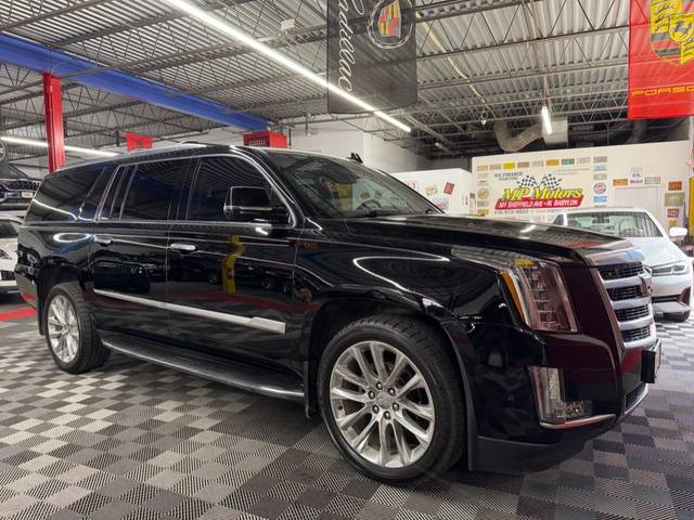 2019 Cadillac Escalade ESV Luxury 4WD photo