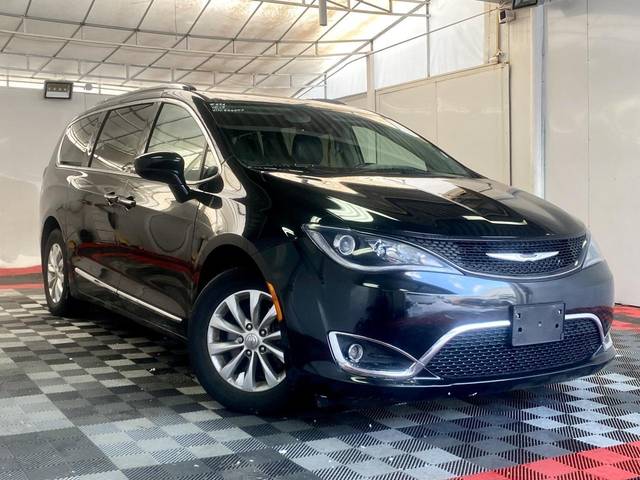 2019 Chrysler Pacifica Minivan Touring L FWD photo