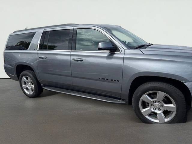 2019 Chevrolet Suburban LT 4WD photo