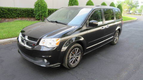 2017 Dodge Grand Caravan SXT FWD photo