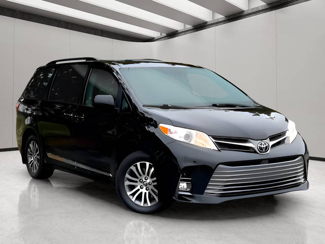 2019 Toyota Sienna XLE Premium FWD photo