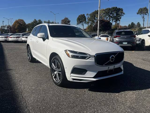 2019 Volvo XC60 Momentum AWD photo