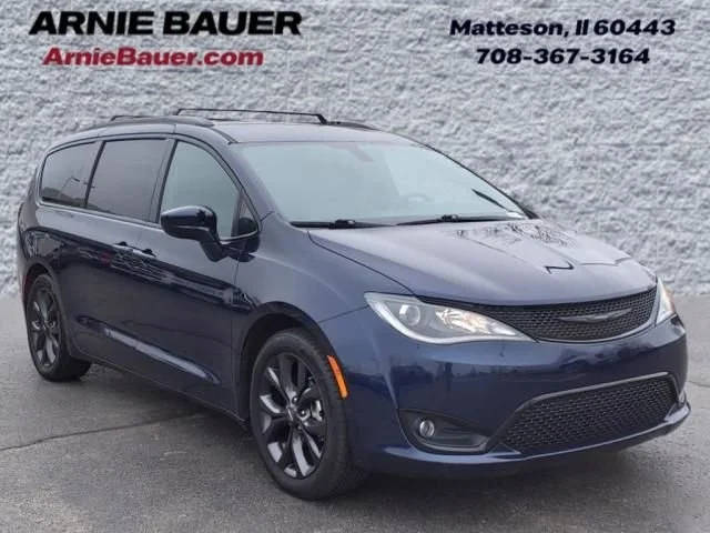 2019 Chrysler Pacifica Minivan Touring L FWD photo