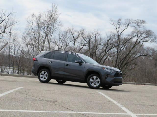 2019 Toyota RAV4 XLE FWD photo