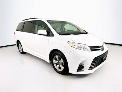 2018 Toyota Sienna LE FWD photo