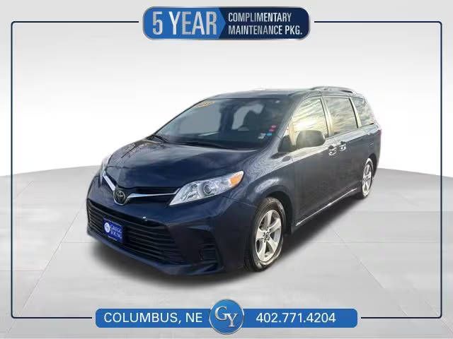 2019 Toyota Sienna LE FWD photo