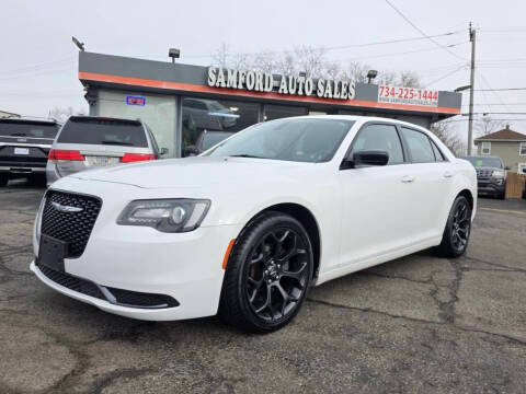 2019 Chrysler 300 Touring RWD photo