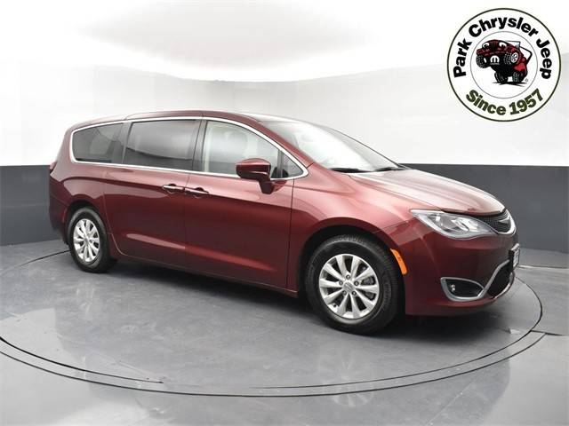 2019 Chrysler Pacifica Minivan Touring Plus FWD photo