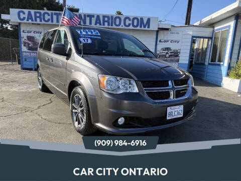 2017 Dodge Grand Caravan SXT FWD photo