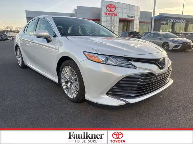 2019 Toyota Camry Hybrid XLE FWD photo