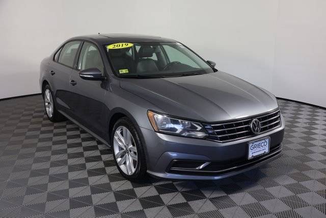 2019 Volkswagen Passat 2.0T Wolfsburg Edition FWD photo