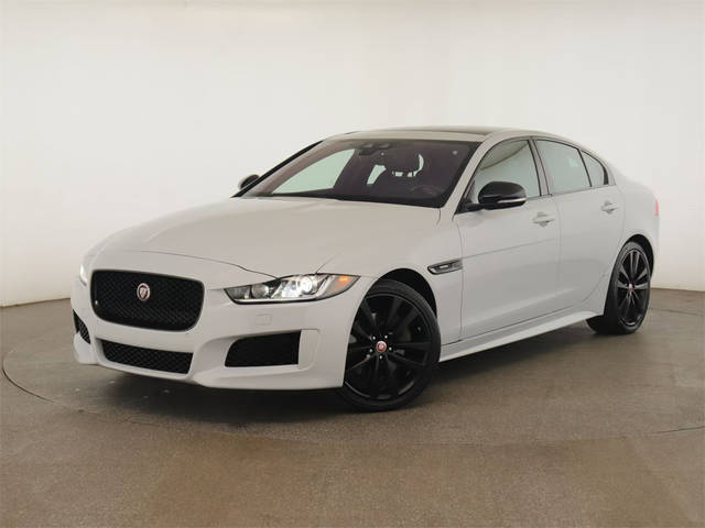 2019 Jaguar XE 25t Landmark AWD photo