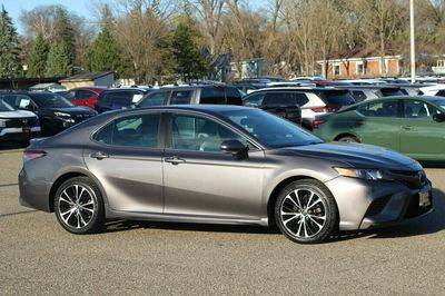 2019 Toyota Camry SE FWD photo