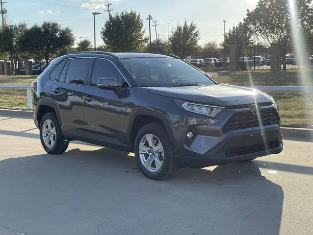 2019 Toyota RAV4 XLE FWD photo