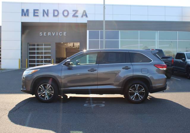 2019 Toyota Highlander LE FWD photo