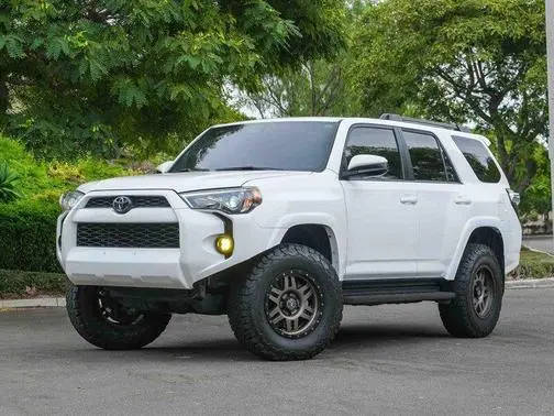 2018 Toyota 4Runner SR5 4WD photo