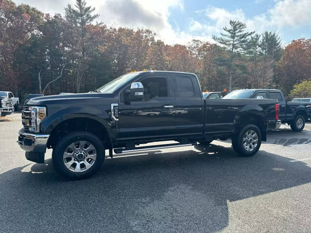 2019 Ford F-350 Super Duty LARIAT 4WD photo