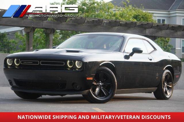 2017 Dodge Challenger SXT RWD photo
