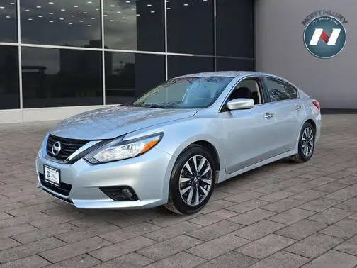 2017 Nissan Altima 2.5 SV FWD photo