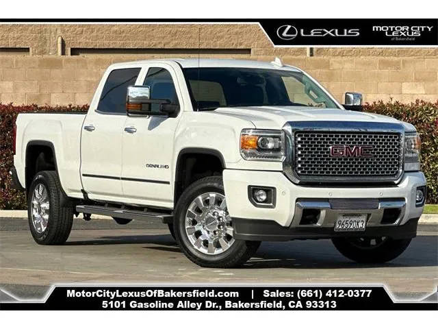 2017 GMC Sierra 2500HD Denali 4WD photo