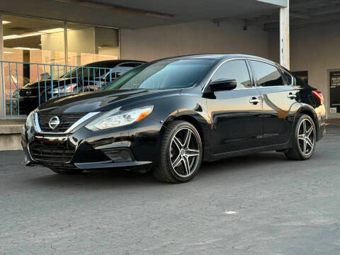 2017 Nissan Altima 2.5 SV FWD photo