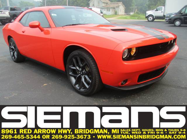 2019 Dodge Challenger SXT RWD photo