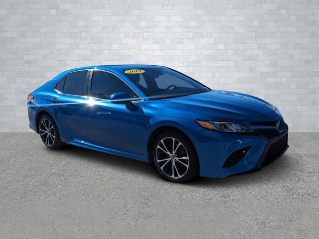 2019 Toyota Camry SE FWD photo