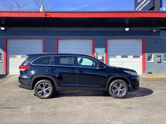 2019 Toyota Highlander LE FWD photo