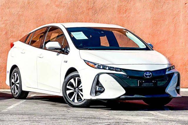 2019 Toyota Prius Prime Advanced FWD photo