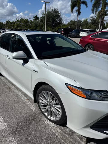 2019 Toyota Camry Hybrid XLE FWD photo