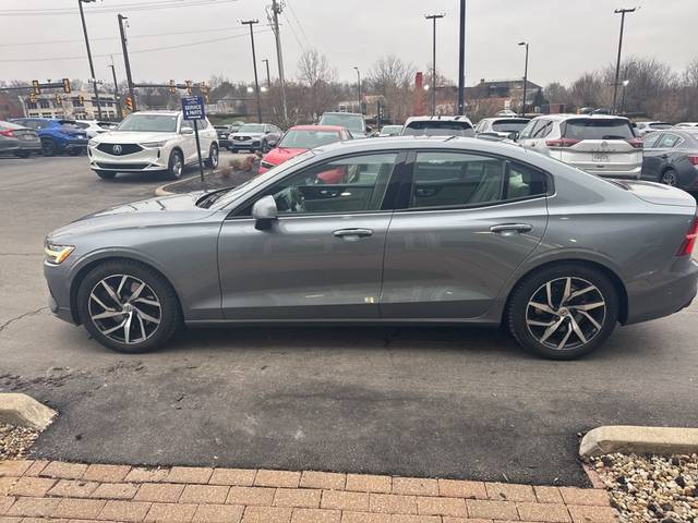 2019 Volvo S60 Momentum AWD photo