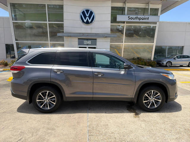 2019 Toyota Highlander XLE FWD photo