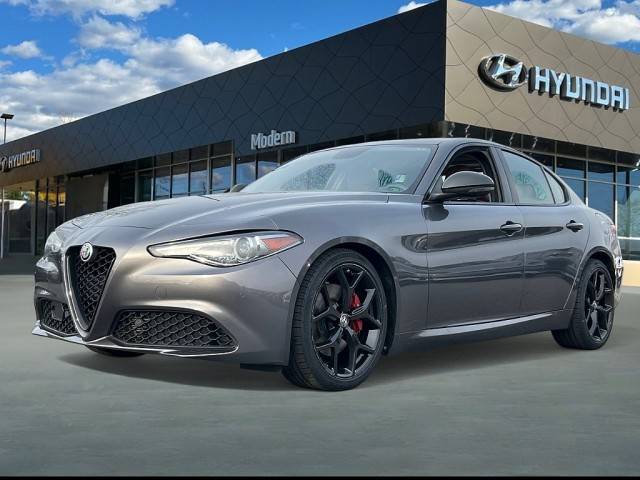 2019 Alfa Romeo Giulia Ti RWD photo