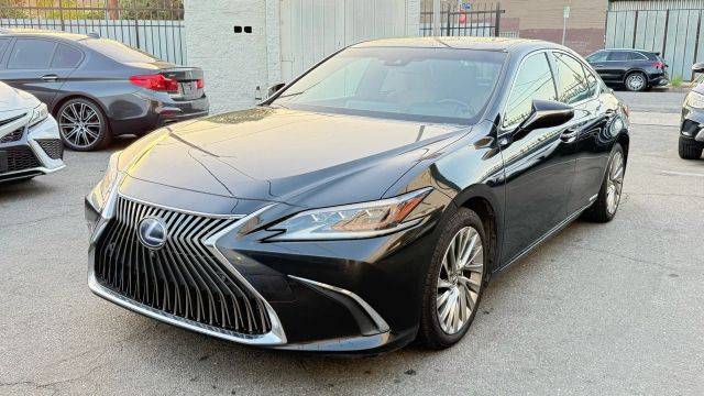 2019 Lexus ES ES 300h Ultra Luxury FWD photo